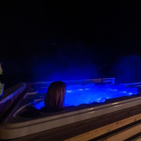 Arctic Lodge Tromvik With Jacuzzi Tromso Ngoại thất bức ảnh