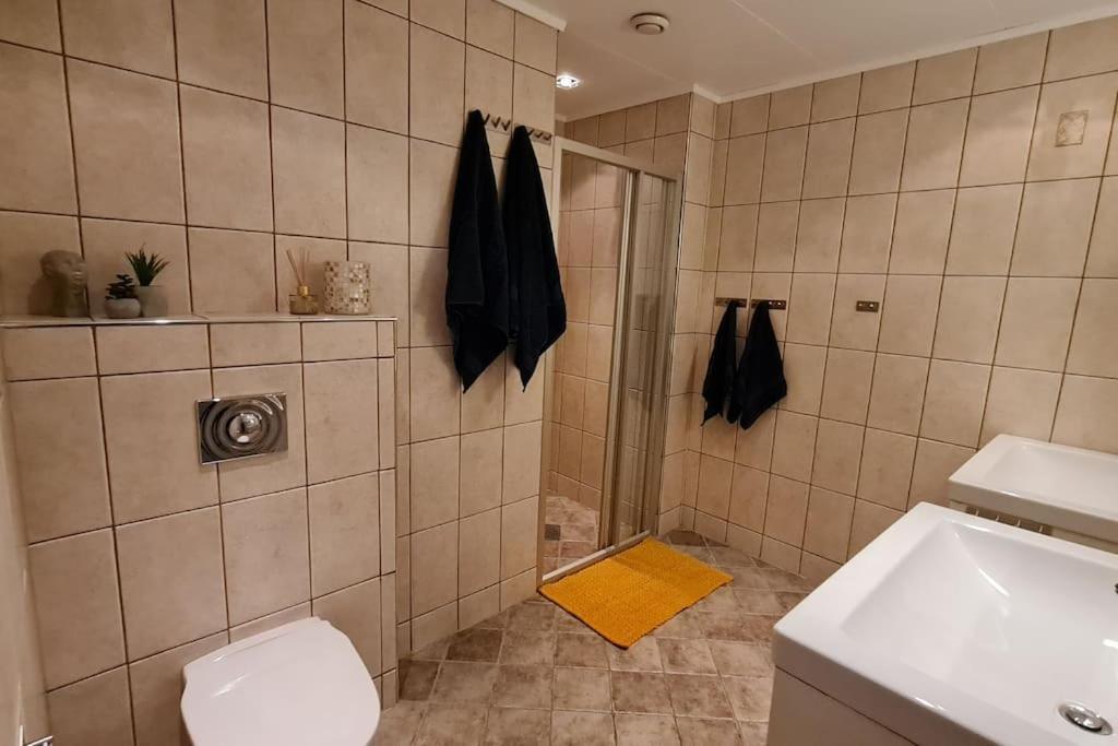 Arctic Lodge Tromvik With Jacuzzi Tromso Ngoại thất bức ảnh