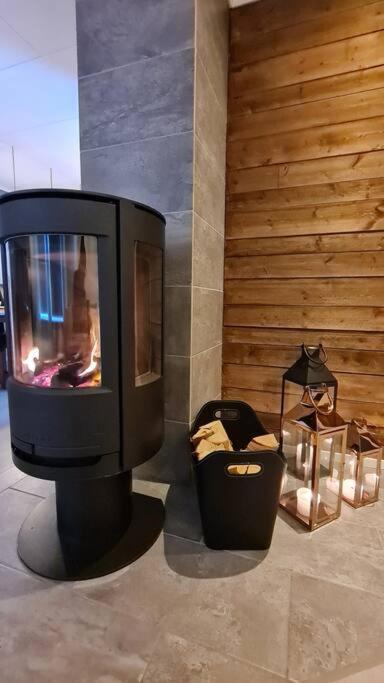 Arctic Lodge Tromvik With Jacuzzi Tromso Ngoại thất bức ảnh