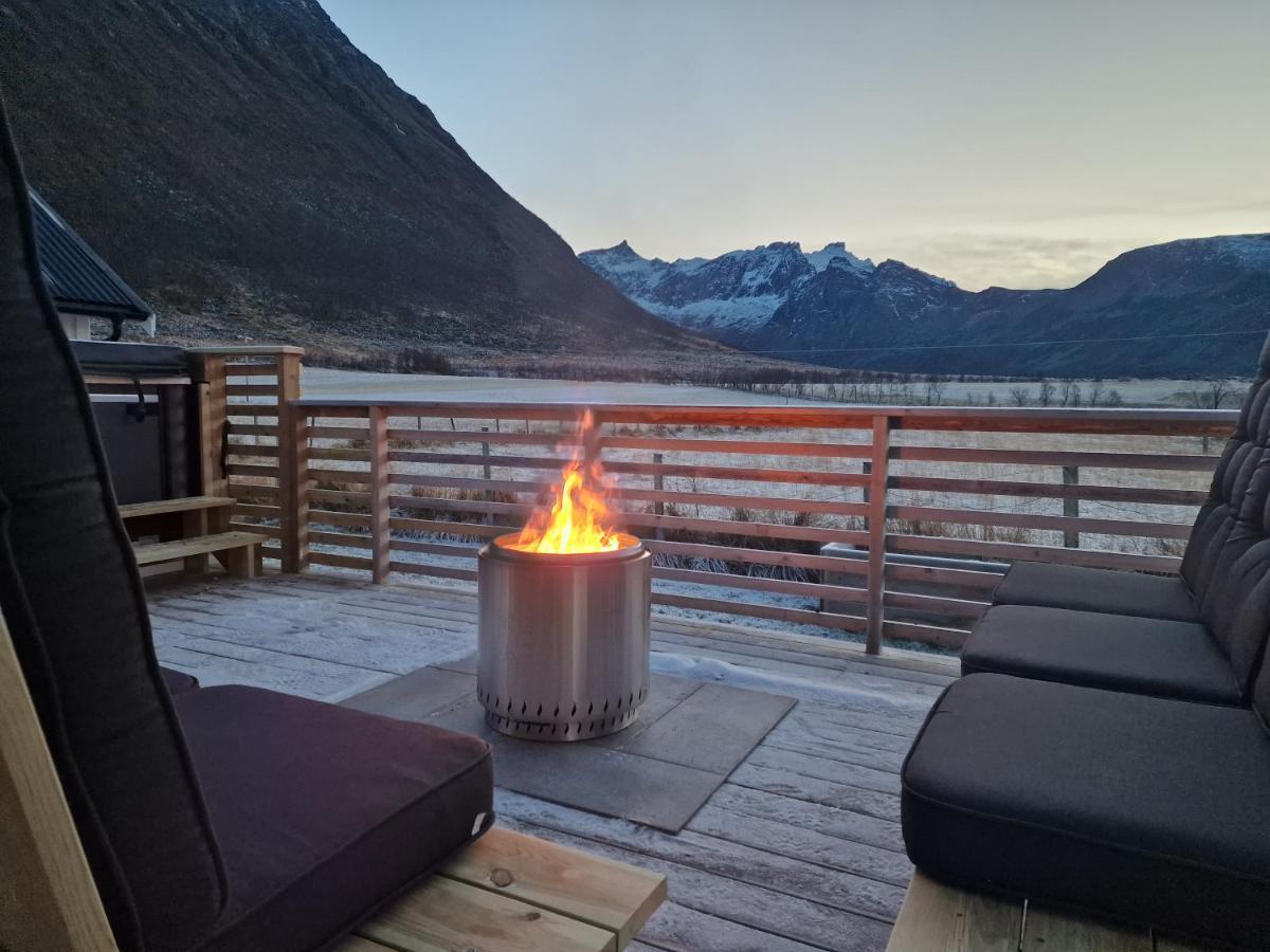 Arctic Lodge Tromvik With Jacuzzi Tromso Ngoại thất bức ảnh